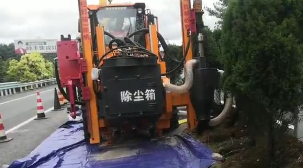 贵州——宏工机械6108（13-10）带除尘系统施工现场