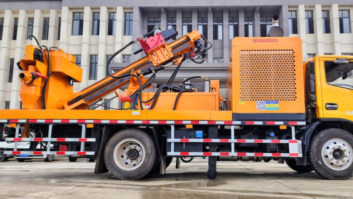 重庆宏工机械护栏抢修车整车照片